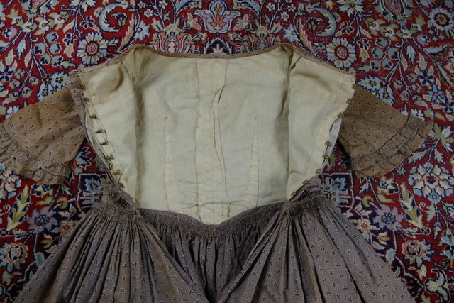 19 antikes Biedermeier Kinderkleid 1840