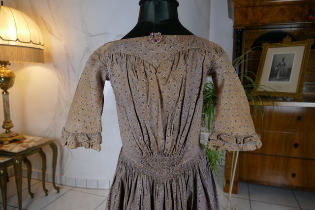 1 antikes Biedermeier Kinderkleid 1840