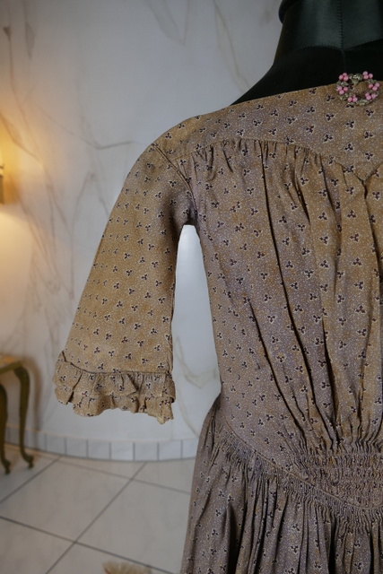 3 antikes Biedermeier Kinderkleid 1840