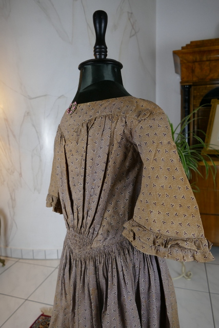8 antikes Biedermeier Kinderkleid 1840
