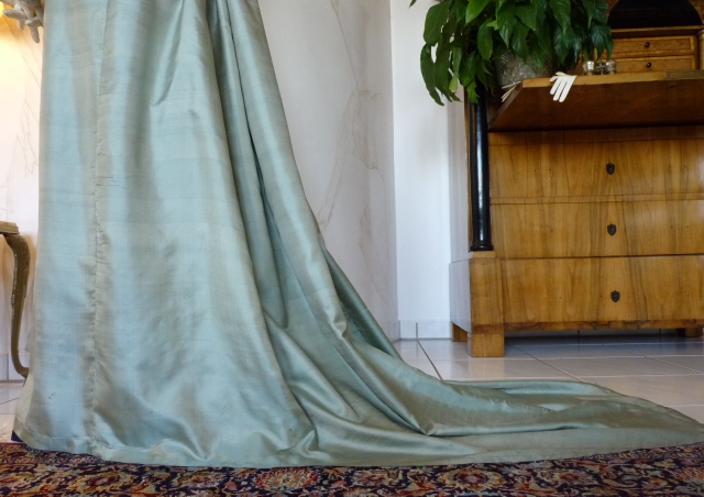 24 antique silk dress 1800