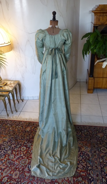 25 antique silk dress 1800