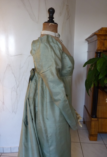 35 antique silk dress 1800