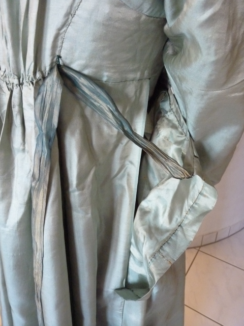 37 antique silk dress 1800