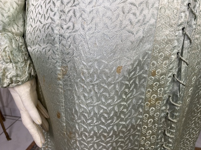 202 antique dress 1815