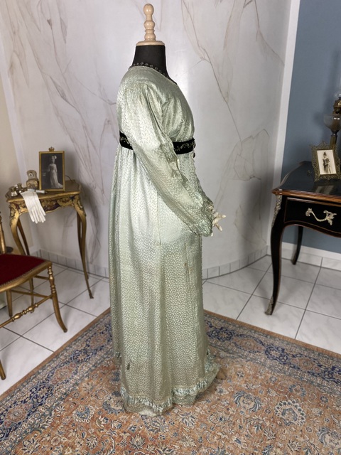 23 antique dress 1815