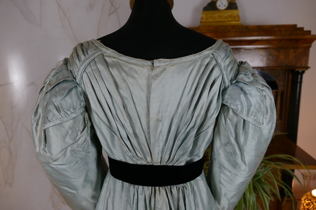 21 antique regency dress 1818