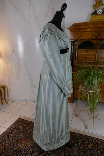 23 antique regency dress 1818