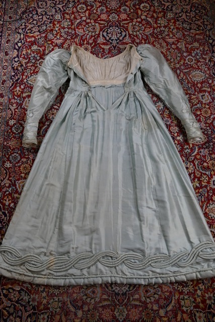 33 antique regency dress 1818