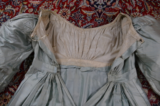 37 antique regency dress 1818