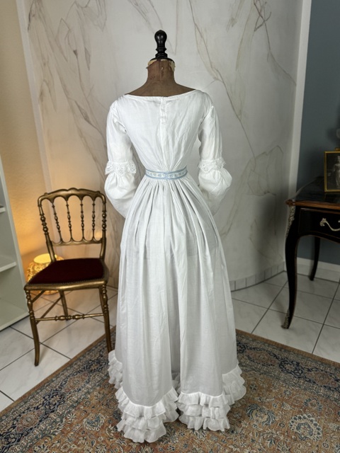 13 antikes Biedermeier Kleid 1824