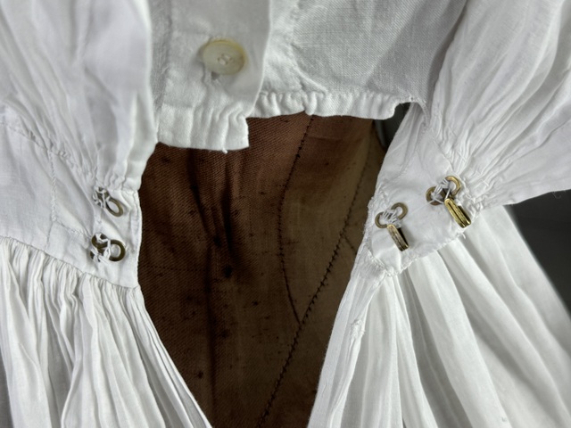 26 antikes Biedermeier Kleid 1824