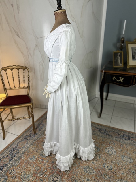 9 antikes Biedermeier Kleid 1824