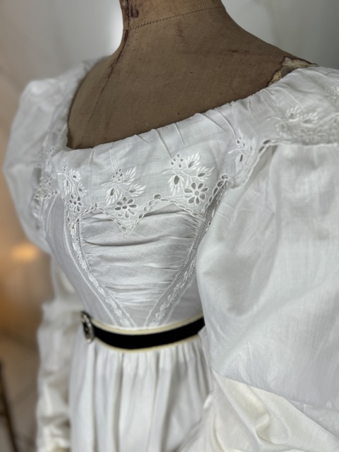 10 antikes Biedermeier Kleid 1830