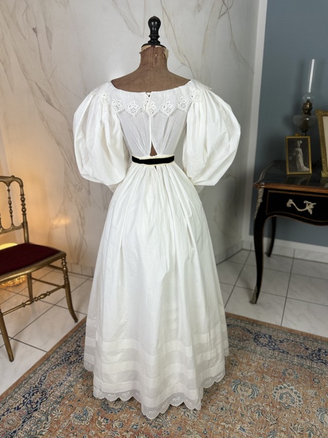 16 antikes Biedermeier Kleid 1830