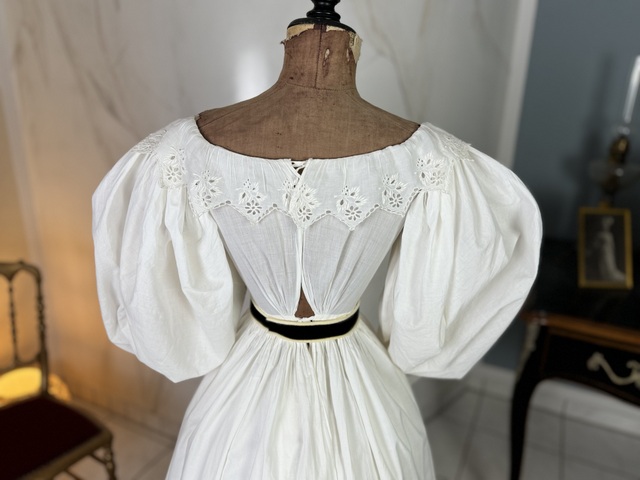 17 antikes Biedermeier Kleid 1830