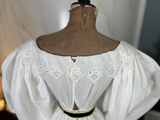 18 antikes Biedermeier Kleid 1830