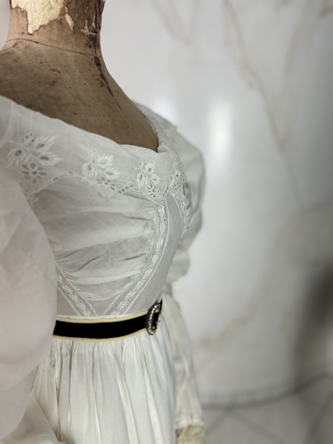 22 antikes Biedermeier Kleid 1830