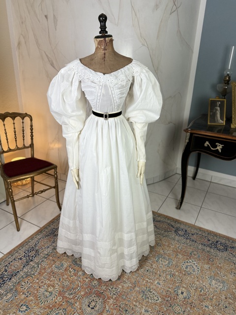 24 antikes Biedermeier Kleid 1830