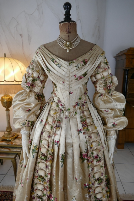21 antique court dress 1838