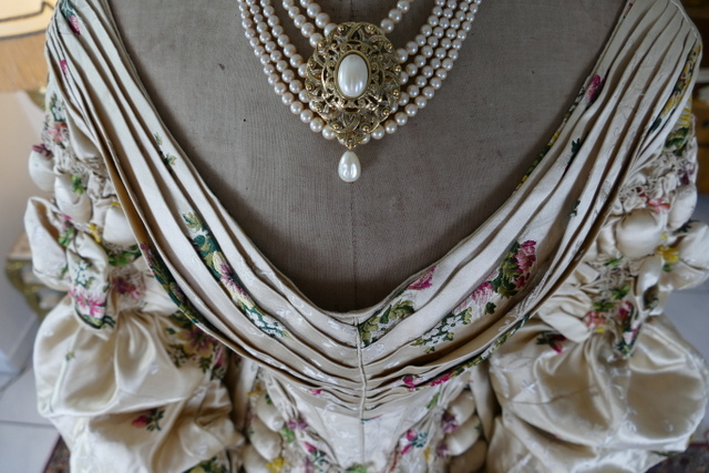 23 antique court dress 1838