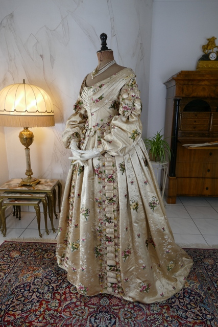 25 antique court dress 1838