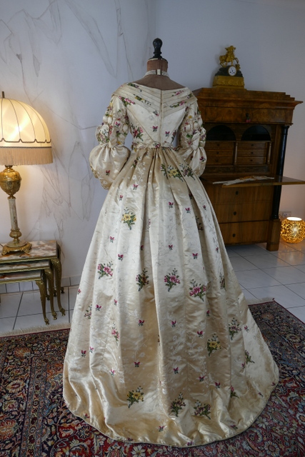 30 antique court dress 1838