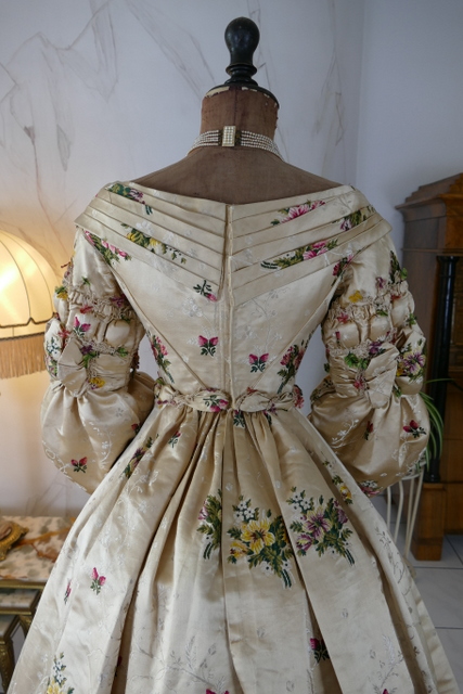 31 antique court dress 1838