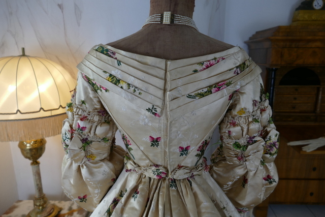 32 antique court dress 1838