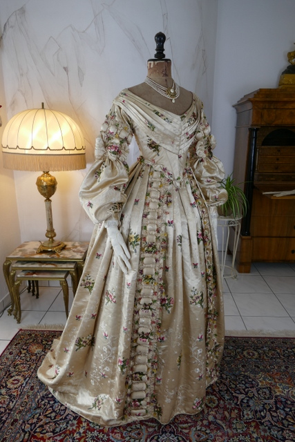 42 antique court dress 1838