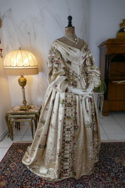 43 antique court dress 1838