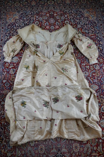 46 antique court dress 1838