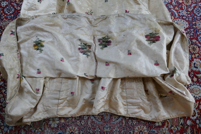 47 antique court dress 1838