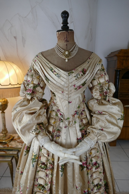 4 antique court dress 1838