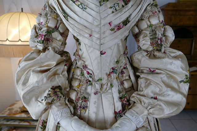 6 antique court dress 1838