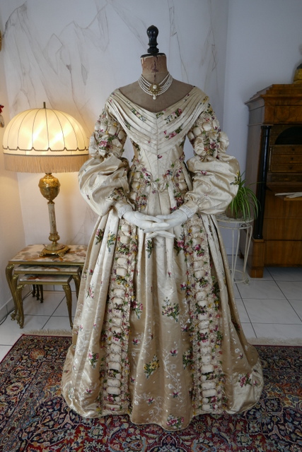 antique court dress 1838