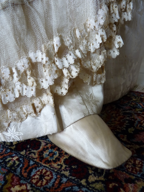 54 antique gown 1835