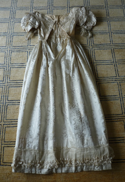 55 antique gown 1835