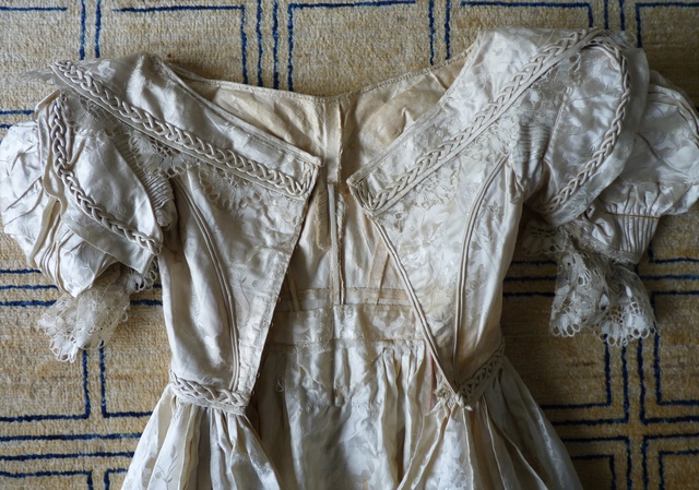 58 antique gown 1835