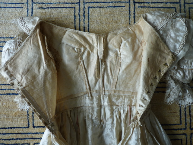 59 antique gown 1835