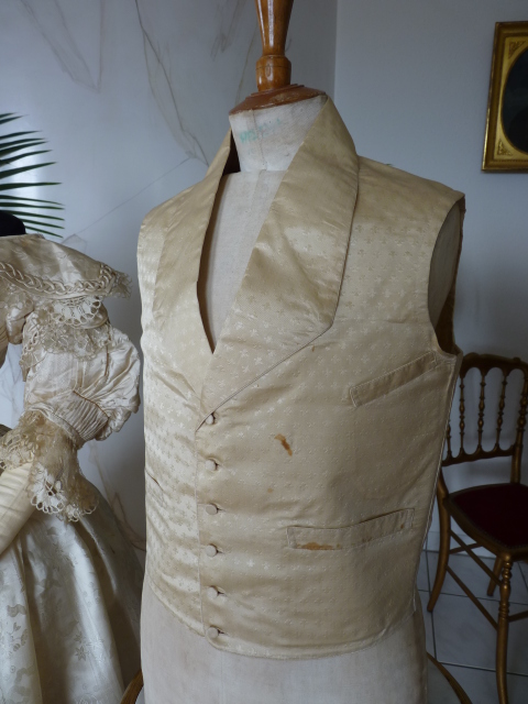 64 antique gown 1835