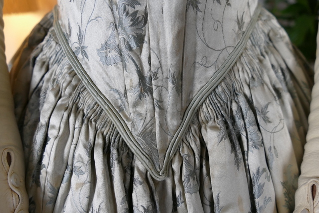 16 antikes Biedermeier Kleid 1837
