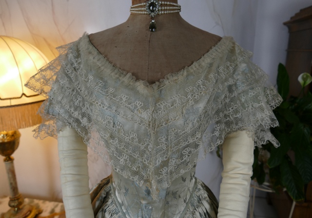 1 antikes Biedermeier Kleid 1837
