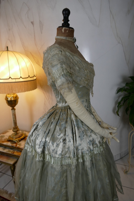 31 antikes Biedermeier Kleid 1837