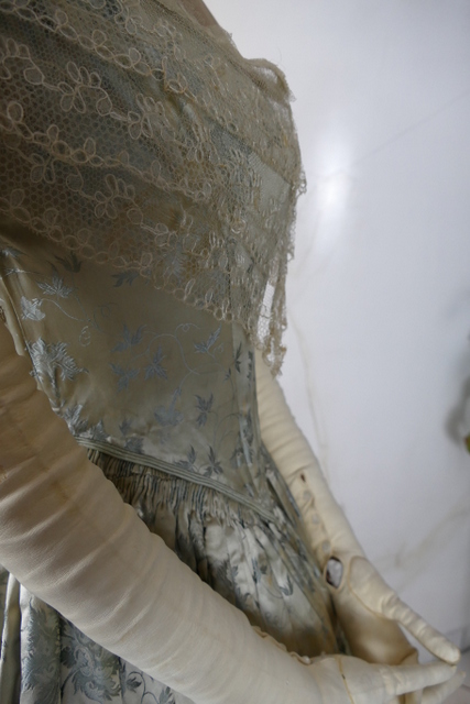 32 antikes Biedermeier Kleid 1837