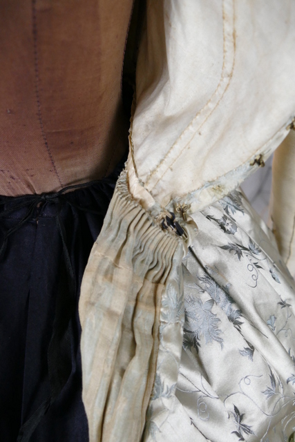 43 antikes Biedermeier Kleid 1837
