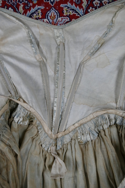 49 antikes Biedermeier Kleid 1837