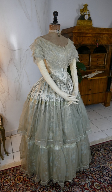 4 antikes Biedermeier Kleid 1837