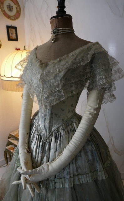 6 antikes Biedermeier Kleid 1837