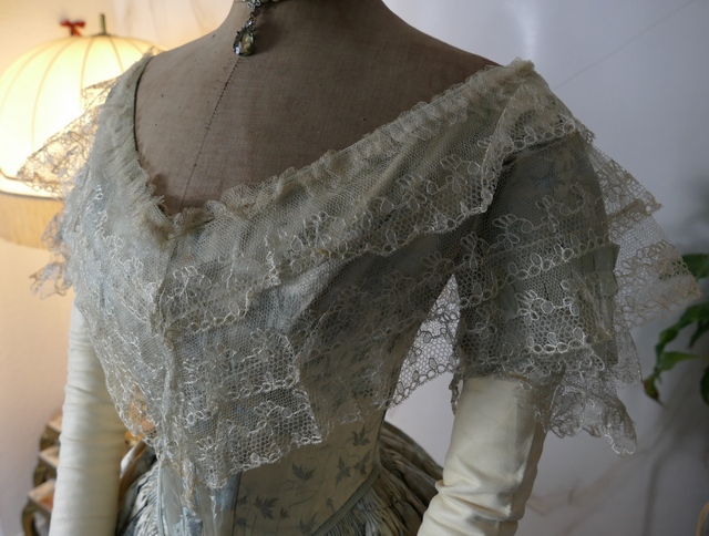 7 antikes Biedermeier Kleid 1837